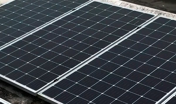 Paneles solares instalados para el hogar de Esther Cirino en Puerto Rico